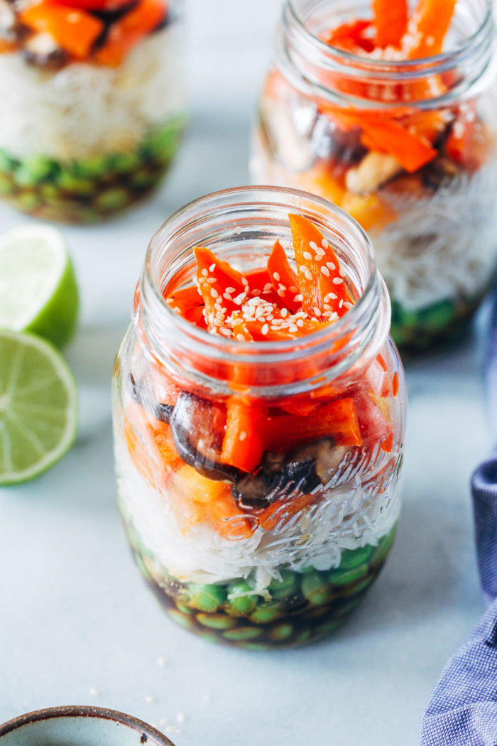 Sesame Stir Fry Noodle Jars- packed full of fresh veggies and comforting noodles, these jars are great to prep for healthy lunches! (vegan + gluten-free)