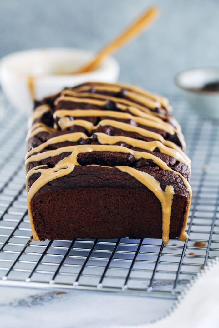 Flourless Vegan Double Chocolate Banana Bread- made in a blender with rolled oats and cocoa powder, you would never guess this banana bread is gluten-free and oil-free!