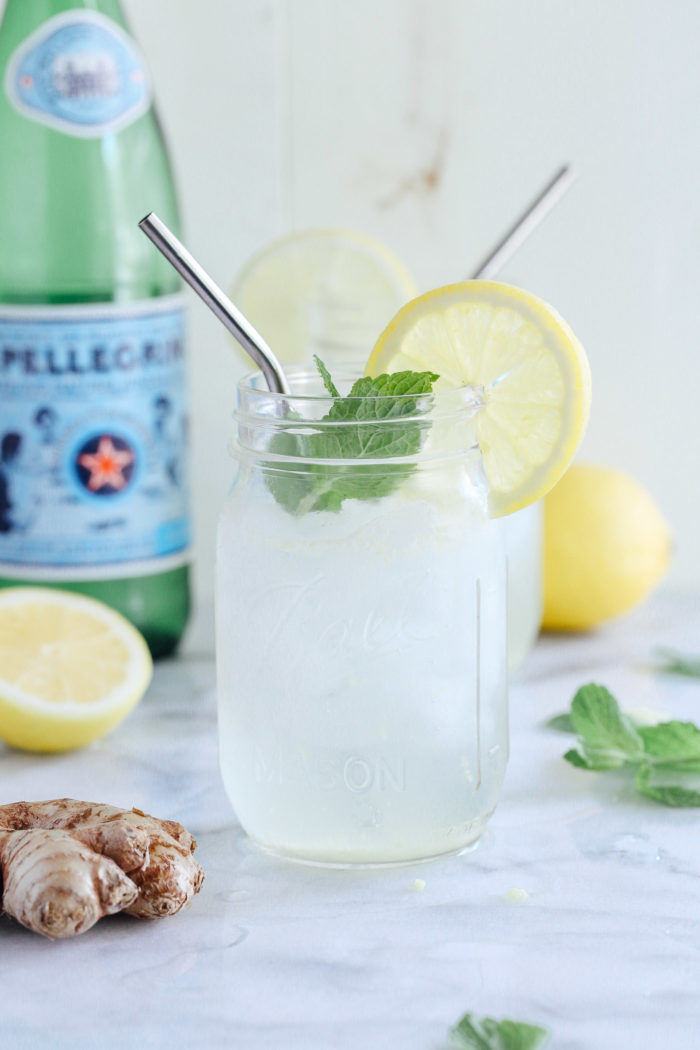 Lemon Ginger Spritzers with Fresh Mint- made with ginger simple syrup and fresh lemon juice, these sparkling drinks are super refreshing and healthy too! 
