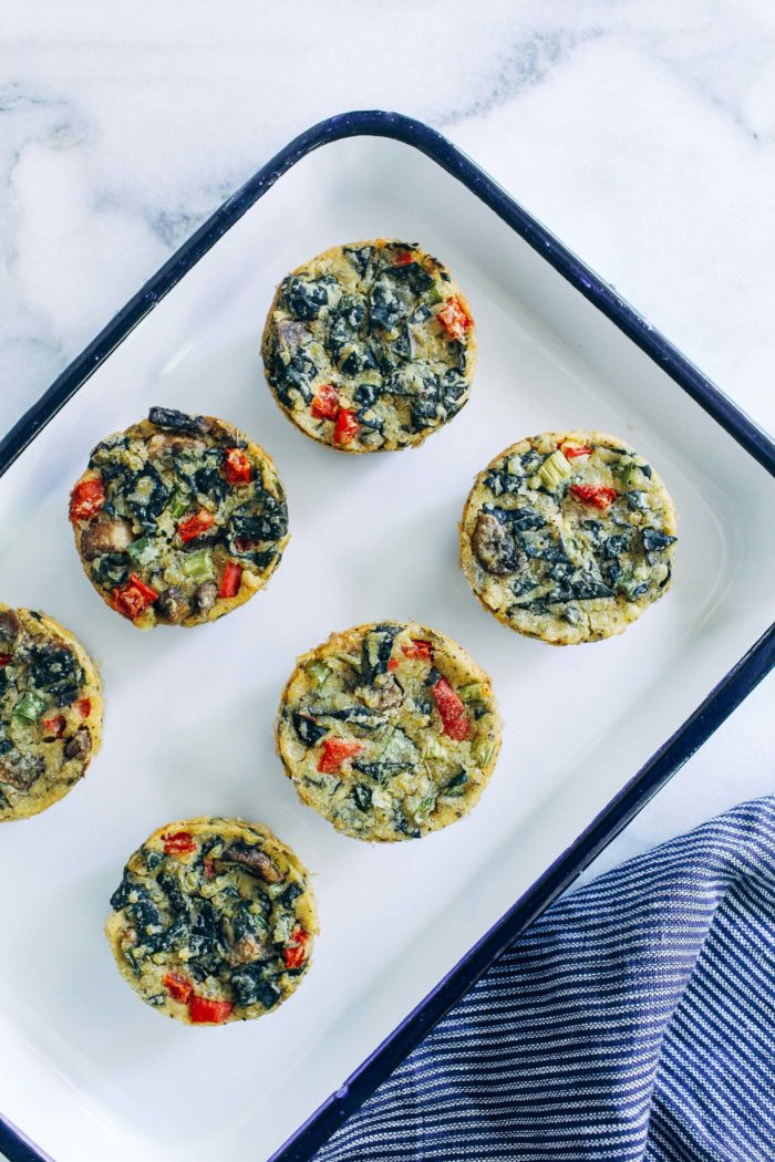 Mini Vegan Quinoa Frittatas- made with protein packed quinoa and chickpea flour, these mini frittatas are an easy and delicious way to sneak in your veggies! (gluten-free)