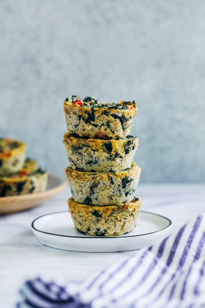 Mini Vegan Quinoa Frittatas- made with protein packed quinoa and chickpea flour, these mini frittatas are an easy and delicious way to sneak in your veggies! (gluten-free)