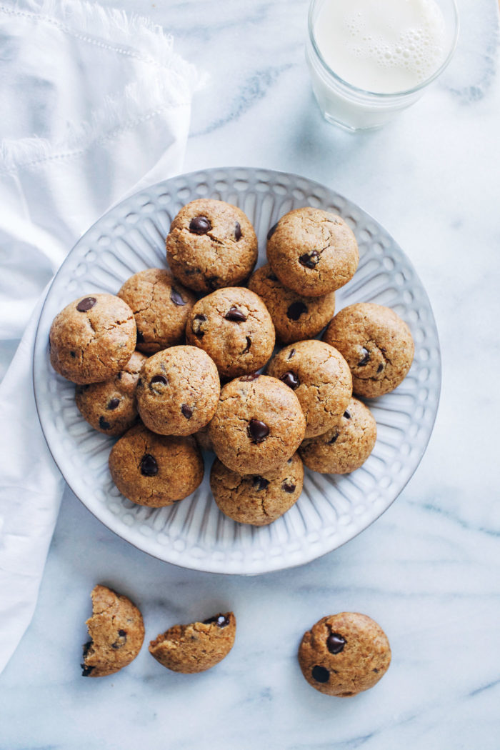 Vegan and Gluten-free Peanut Butter Cookies- a super easy and wholesome recipe for peanut butter cookies that are nutritious enough for breakfast yet delicious enough for dessert. #plantbased #wholegrain