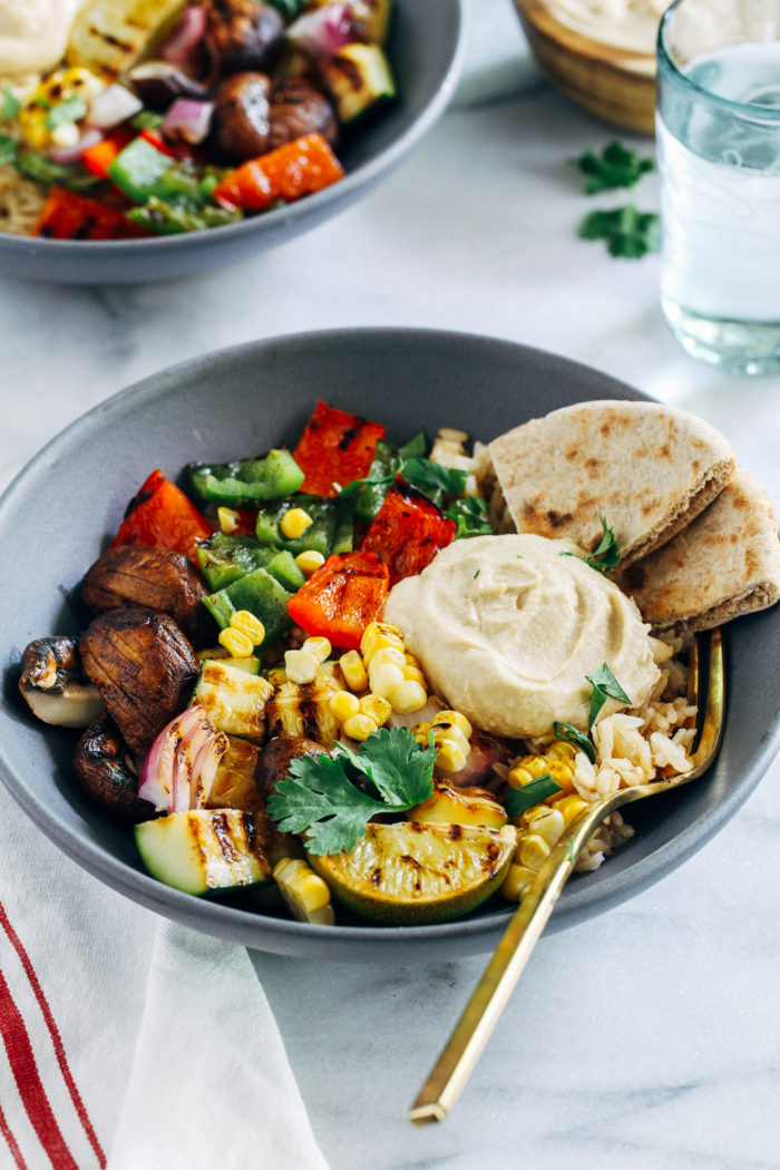 Grilled Vegetable Hummus Bowls- a super simple recipe that's so flavorful and healthy it's sure to be on repeat all summer long! #vegan #glutenfree #plantbased