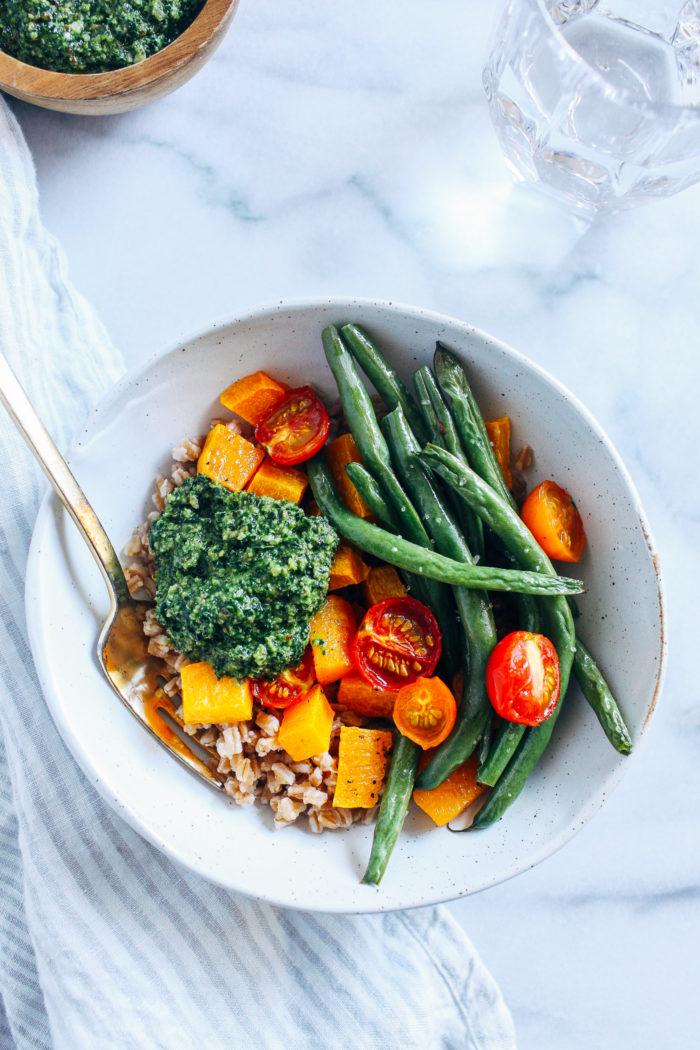 Late Summer Harvest Bowls with Kale Pesto- caramelized butternut squash, juicy roasted tomatoes and green beans are served with nutty farro and kale pesto for the perfect end-of-summer meal!  #vegan #plantbased #healthymeals #wfpb #cleaneating