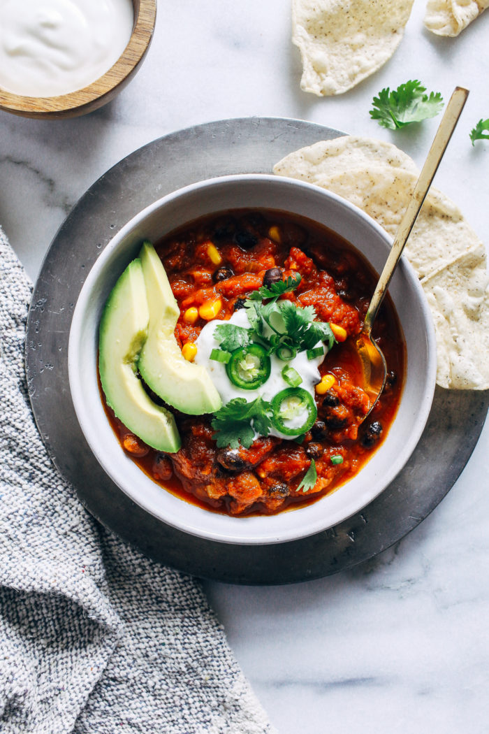 One-Pot Vegan Pumpkin Chili- all you need is just 30 minutes to make this delicious fall-inspired chili that's packed full of fiber and protein!  #plantbased #vegan #glutenfree #grainfree #pumpkinrecipes #30minutedinner #easydinner