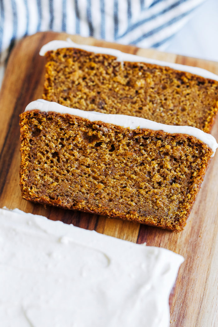 The Best Vegan Pumpkin Bread- made in just one bowl with simple wholesome ingredients, this pumpkin bread is perfectly moist and full of delicious flavor. It truly is the best!  #plantbased #vegan #healthyrecipes #bestever #pumpkinbread