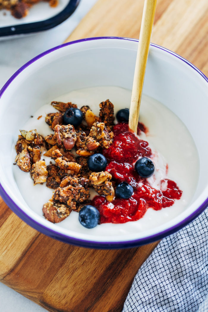 Chunky Grain-free Granola- packed with hormone balancing fats and plant-based protein, this clustery granola is perfect for any time of day! (vegan + gluten-free) #lowcarb #paleo #pegan