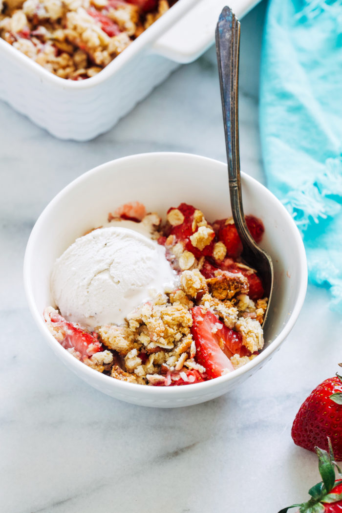 Strawberry Crisp- simple to make and bursting with flavor, this crisp is perfect to serve for spring and summer gatherings. (gluten-free, plant-based)