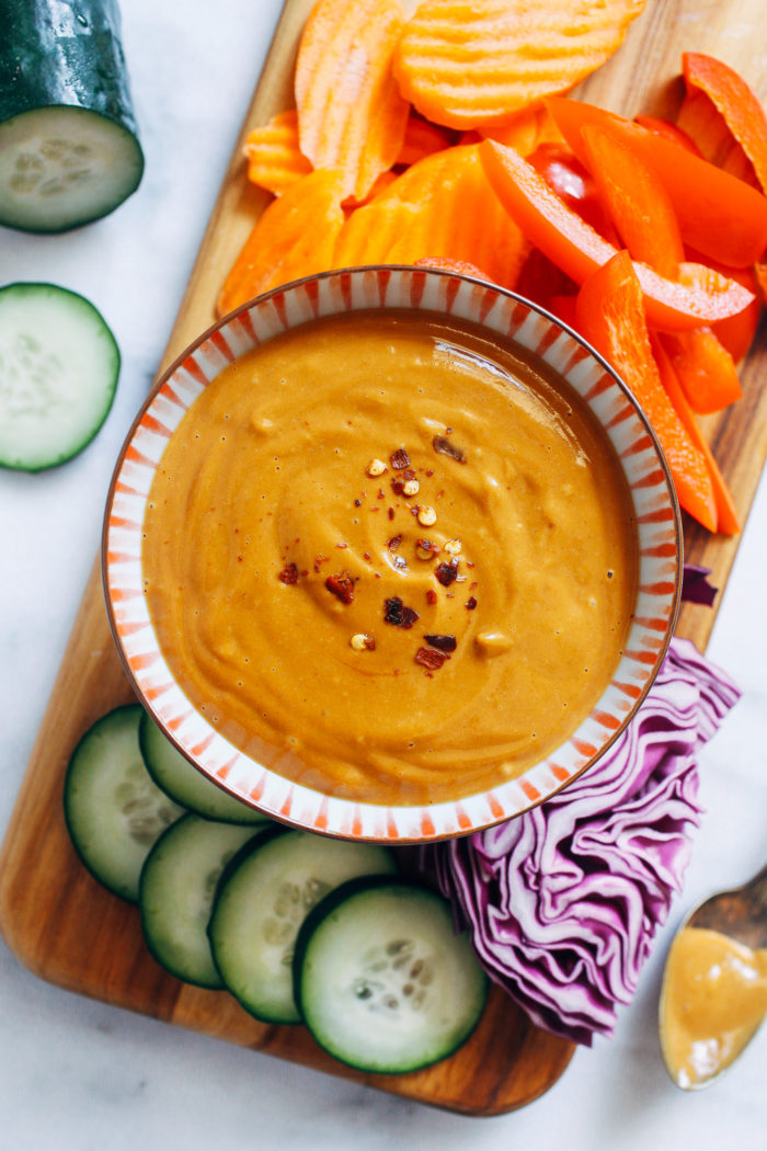 Peanut Sauce Recipe- this simple homemade peanut sauce comes together in less than 10 minutes! Made with just 8 ingredients, most of which you're likely to have in your pantry. 