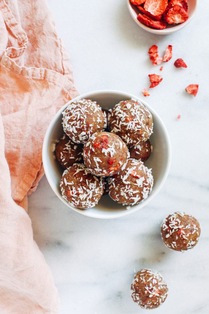 Healthy Strawberry Lemon Cake Bites- naturally sweetened with dates, these cake bites are packed with nutrition and bursting with flavor! (vegan, gluten-free, grain-free)