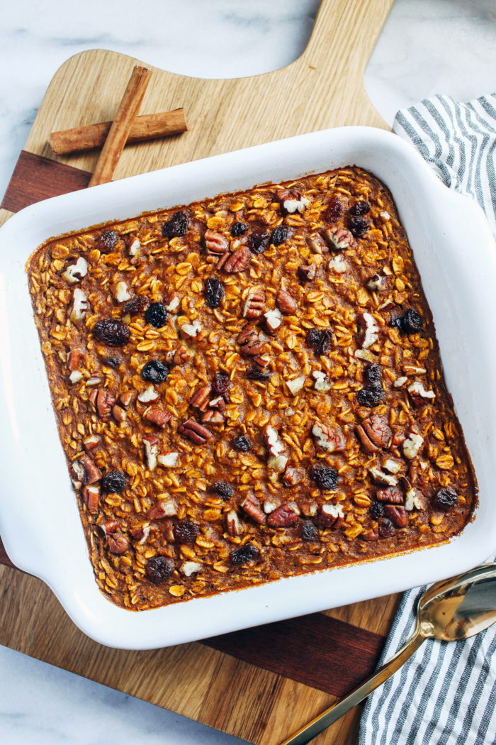 Healthy Pumpkin Baked Oatmeal- all you need is 8 ingredients to prep this healthy fall-inspired breakfast! (gluten-free)