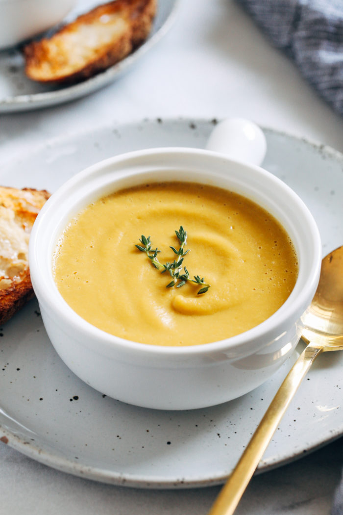 Turnip Leek Soup- made with just 6 simple ingredients, this creamy soup is comforting and packed full of flavor. (vegan, gluten-free)