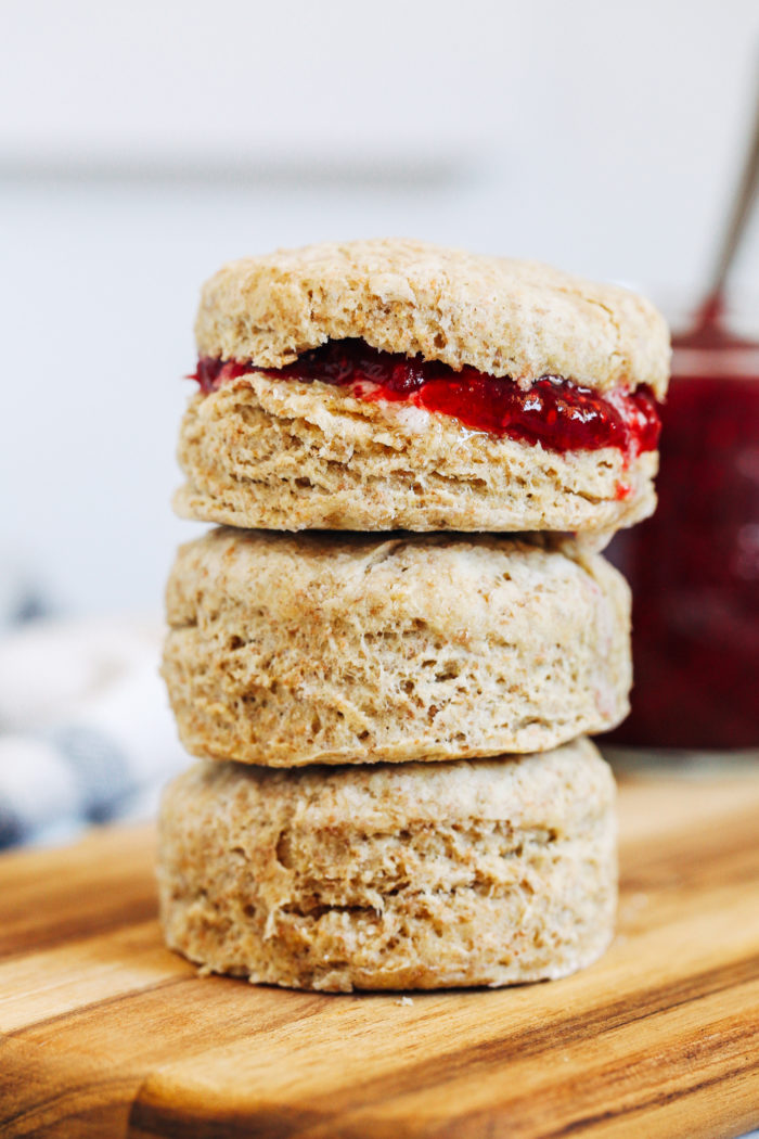 Vegan Spelt Flour Biscuits- made with whole grain spelt flour, these vegan biscuits pack in extra nutrition without compromising that classic fluffy texture!
