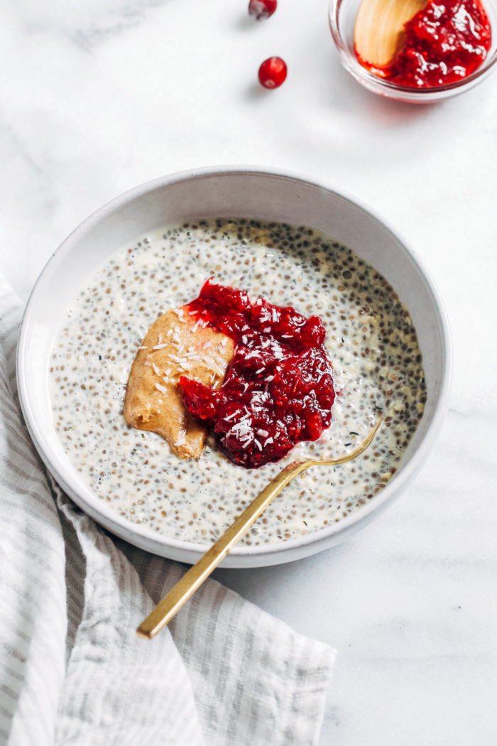 Warm Chia Hemp Seed Pudding- all you need is 5 ingredients to make this satisfying grain-free breakfast that's packed full of healthy omega 3s!