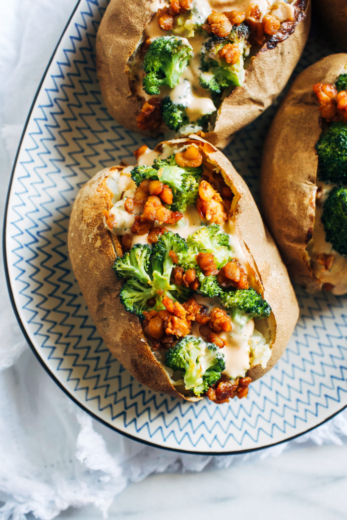 Broccoli Cheese Baked Potatoes with Tempeh Bacon Crumbles- made with a vegan cheese sauce, these baked potatoes are the perfect healthy comfort food! (gluten-free)
