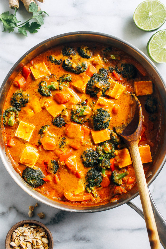 Vegan Thai Peanut Curry- made in just one pot, this flavorful peanut curry is a super comforting vegan and gluten-free meal that everyone will love! 