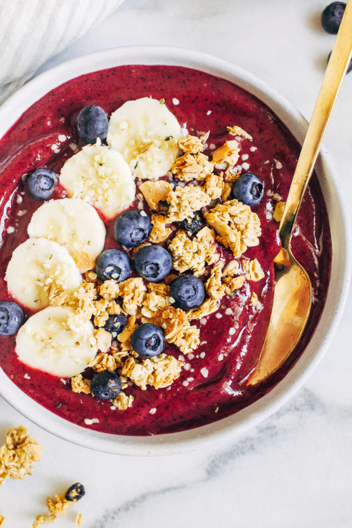 Blueberry Sunshine Smoothie Bowl- packed full of antioxidants and vitamin C, this smoothie bowl is the perfect way to cool off and boost your immune system! #plantbased #vegan