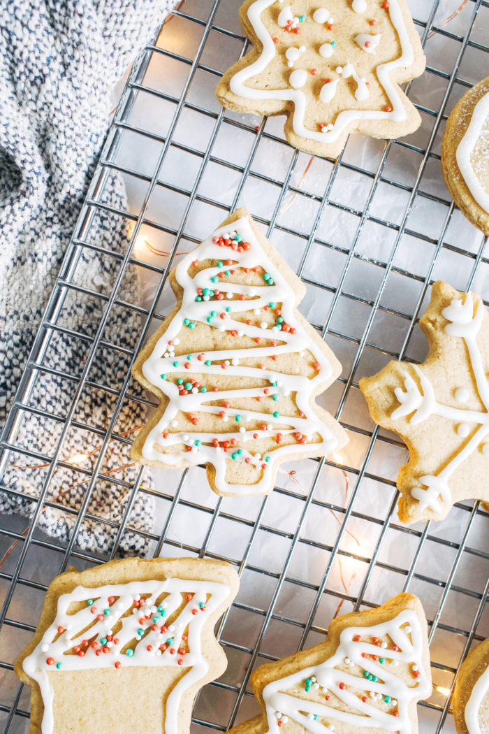  Vegan and Gluten-free Sugar Cookies- made with buttery almond flour, these cookies have crisp edges and a delicious chewy center. They're super simple to make and no one would ever guess they are made with healthier ingredients!