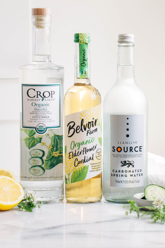 Elderflower Fizz Cocktail- Made with just 5 ingredients, this elderflower cocktail is incredibly light and refreshing. Perfect for a warm spring or summer evening!