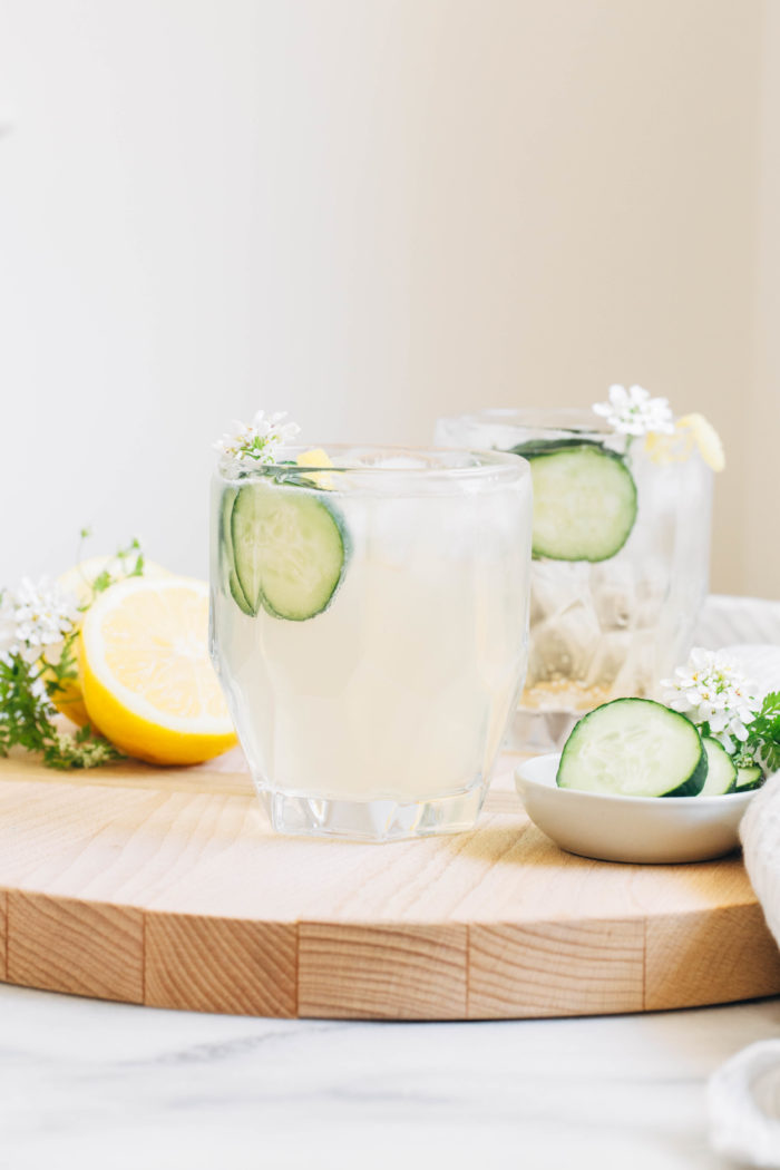 Elderflower Fizz Cocktail- Made with just 5 ingredients, this elderflower cocktail is incredibly light and refreshing. Perfect for a warm spring or summer evening!