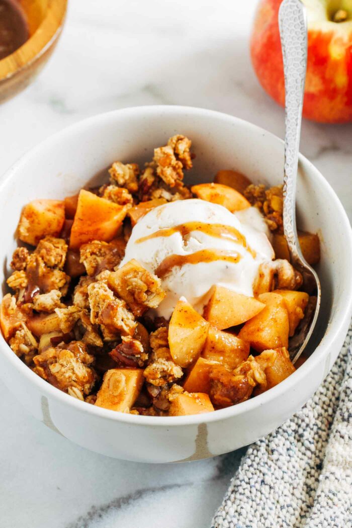 Gluten-free Apple Crisp- Made with whole grain oats and almond flour, this dairy-free apple crisp is the perfect autumn treat. (vegan)
