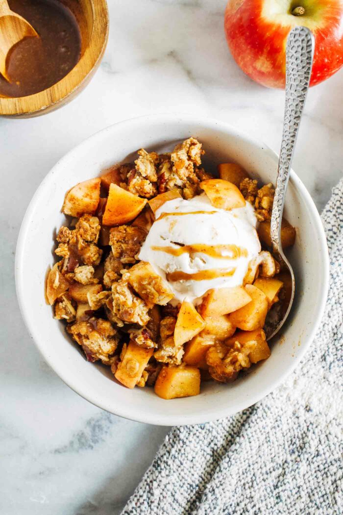 Gluten-free Apple Crisp- Made with whole grain oats and almond flour, this dairy-free apple crisp is the perfect autumn treat. (vegan)