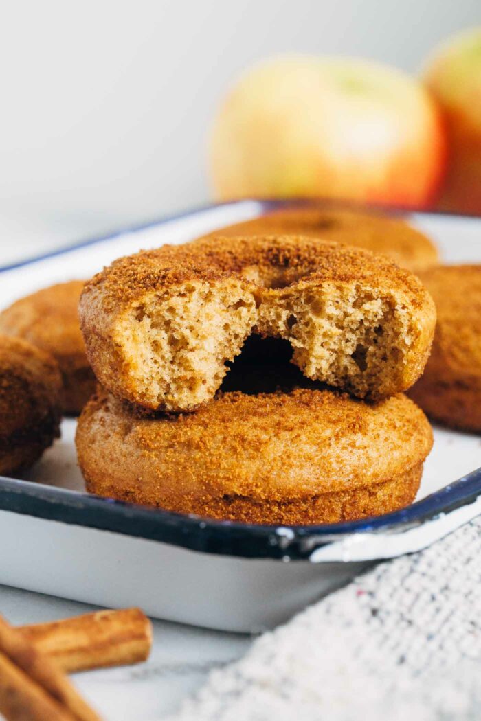 Baked Vegan Apple Cider Donuts- Easy to make and with the perfect fluffy texture, this autumn-inspired recipe is sure to satisfy your craving for apple cider donuts!