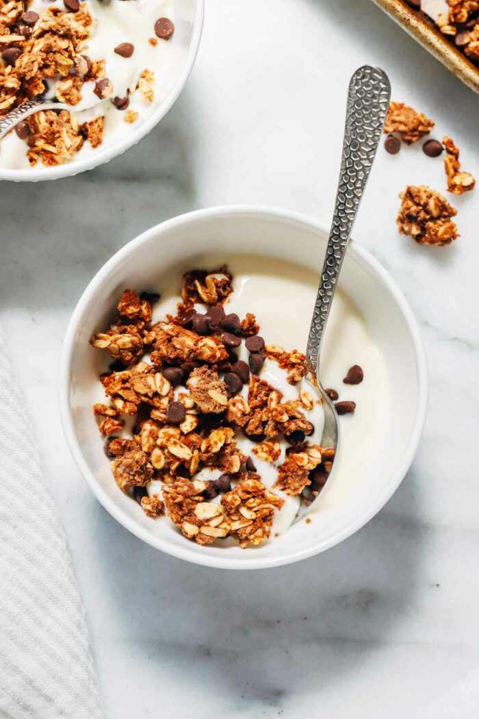 Easy Protein Granola- Made with just 6 pantry ingredients, this granola is super easy to make and comes together in less than 30 minutes. Each serving packs 15g of protein!