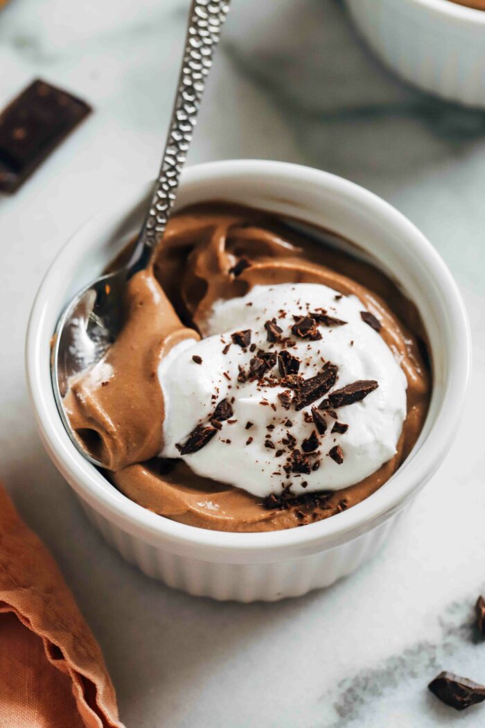 5-Ingredient Chocolate Protein Pudding- made with simple ingredients, this protein pudding only take 15 minutes to make and each serving packs 17g of protein! (vegan, gluten-free + soy-free option)