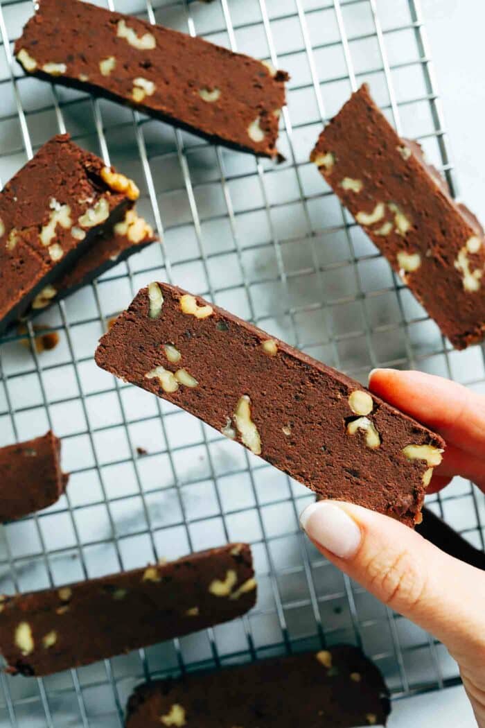 The BEST Chocolate Brownie Protein Bars- Naturally sweetened with dates, these no-bake protein bars are simple to make and a great source of fiber. Each bar has 10 grams of protein! (vegan, gluten-free + oil-free)