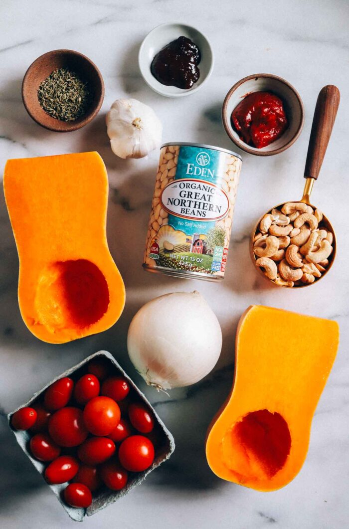Butternut Squash Tomato Bisque- made with roasted butternut squash and tomatoes, this rich and creamy soup is easy to make and secretly dairy-free! (vegan, gluten-free)