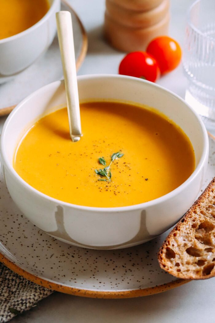 Butternut Squash Tomato Bisque- made with roasted butternut squash and tomatoes, this rich and creamy soup is easy to make and secretly dairy-free! (vegan, gluten-free)