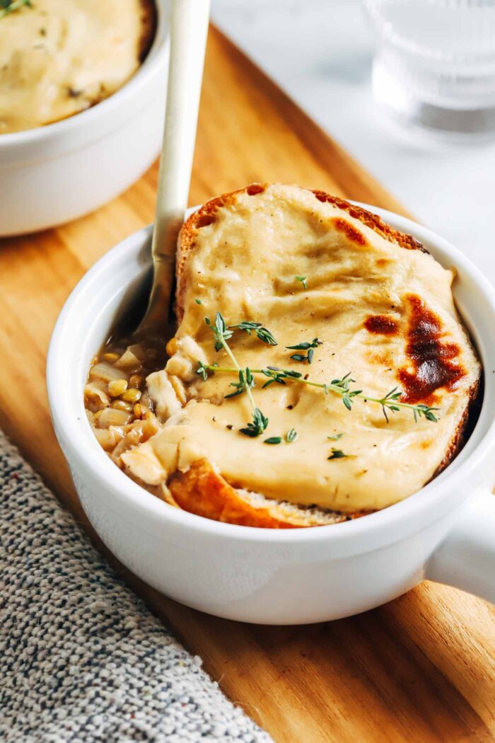 Vegan French Onion Soup with Lentils- a plant-based take on the classic French Onion Soup made with lentils for extra protein and fiber!
