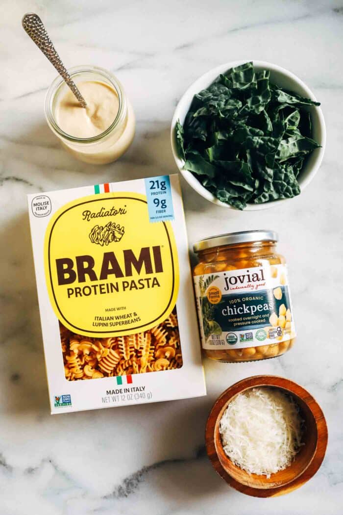 Kale Caesar Pasta Salad- made with a vegan tahini caesar dressing, this pasta salad is perfect for when you're craving a heartier version of a caesar salad! 