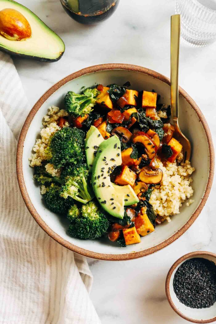 Teriyaki Tofu Quinoa Bowls- Packed with 29 grams of protein, these quinoa bowls are a nutritional powerhouse! Perfect to prep for dinner or healthy lunches during the week. (vegan + gluten-free)