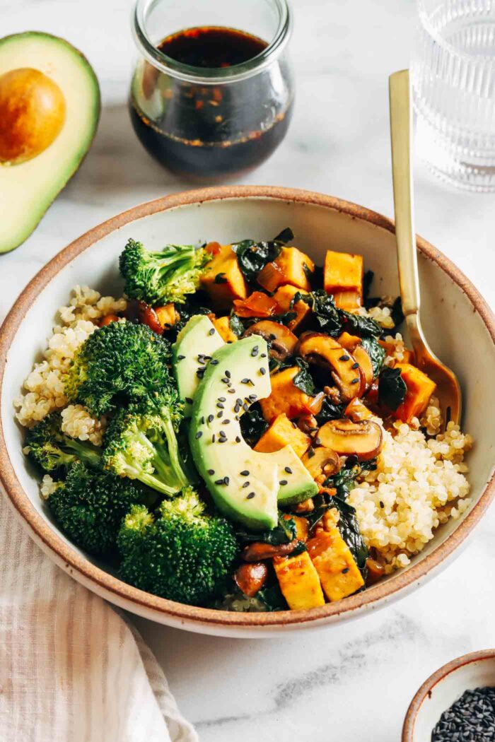 Teriyaki Tofu Quinoa Bowls- Packed with 29 grams of protein, these quinoa bowls are a nutritional powerhouse! Perfect to prep for dinner or healthy lunches during the week. (vegan + gluten-free)