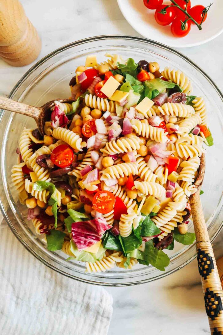 Italian Chopped Pasta Salad- Packed with vibrant crisp vegetables and delicious briny flavor, this Italian pasta salad is the perfect summertime meal. It holds up up for several days, making it great to prep for healthy lunches or gatherings! (vegan + gluten-free)