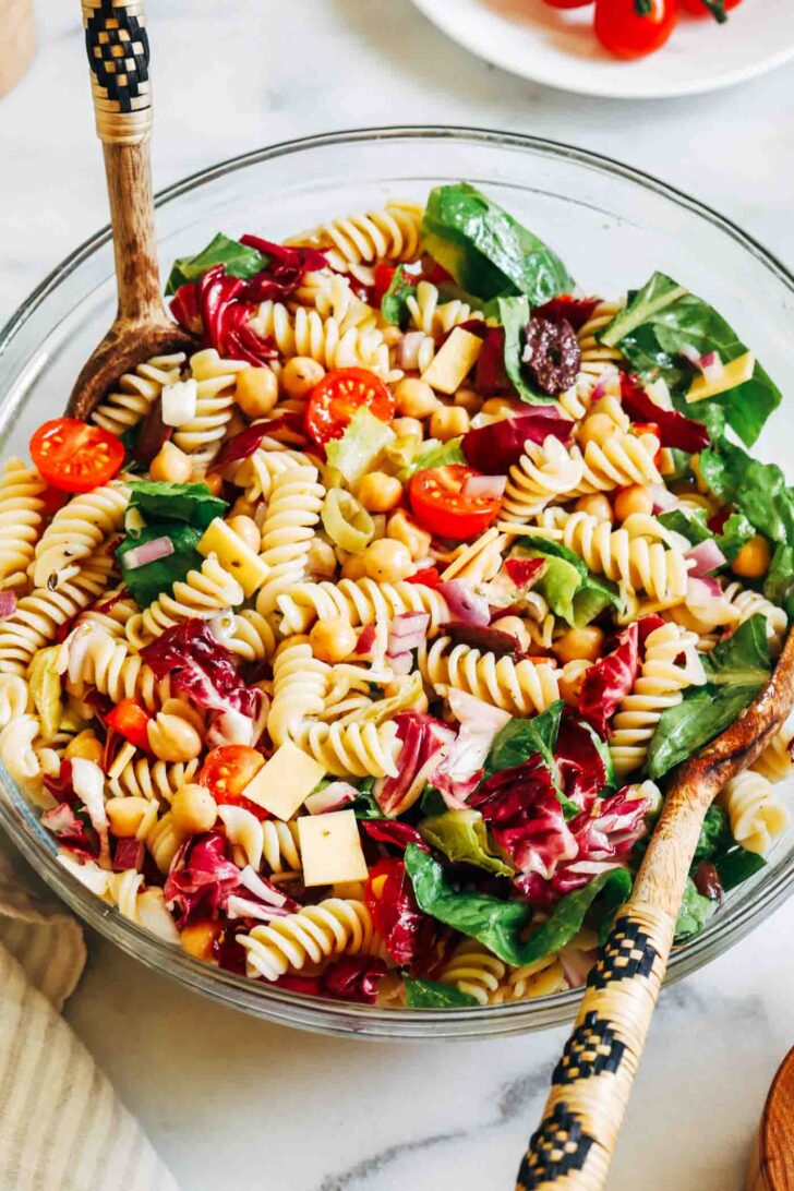 Italian Chopped Pasta Salad- Packed with vibrant crisp vegetables and delicious briny flavor, this Italian pasta salad is the perfect summertime meal. It holds up up for several days, making it great to prep for healthy lunches or gatherings! (vegan + gluten-free)