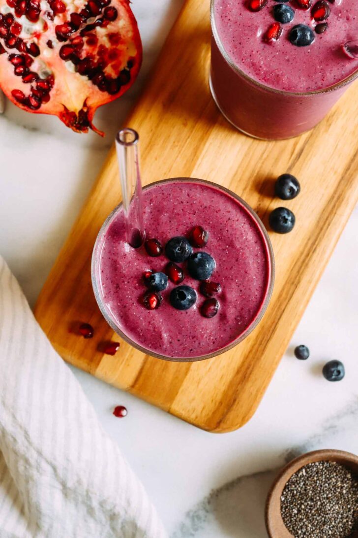 Super Berry Pomegranate Smoothie- Made with just 5 ingredients, this smoothie is an antioxidant powerhouse. Each smoothie packs 10 grams of protein and 12 grams of fiber! (vegan, gluten-free)