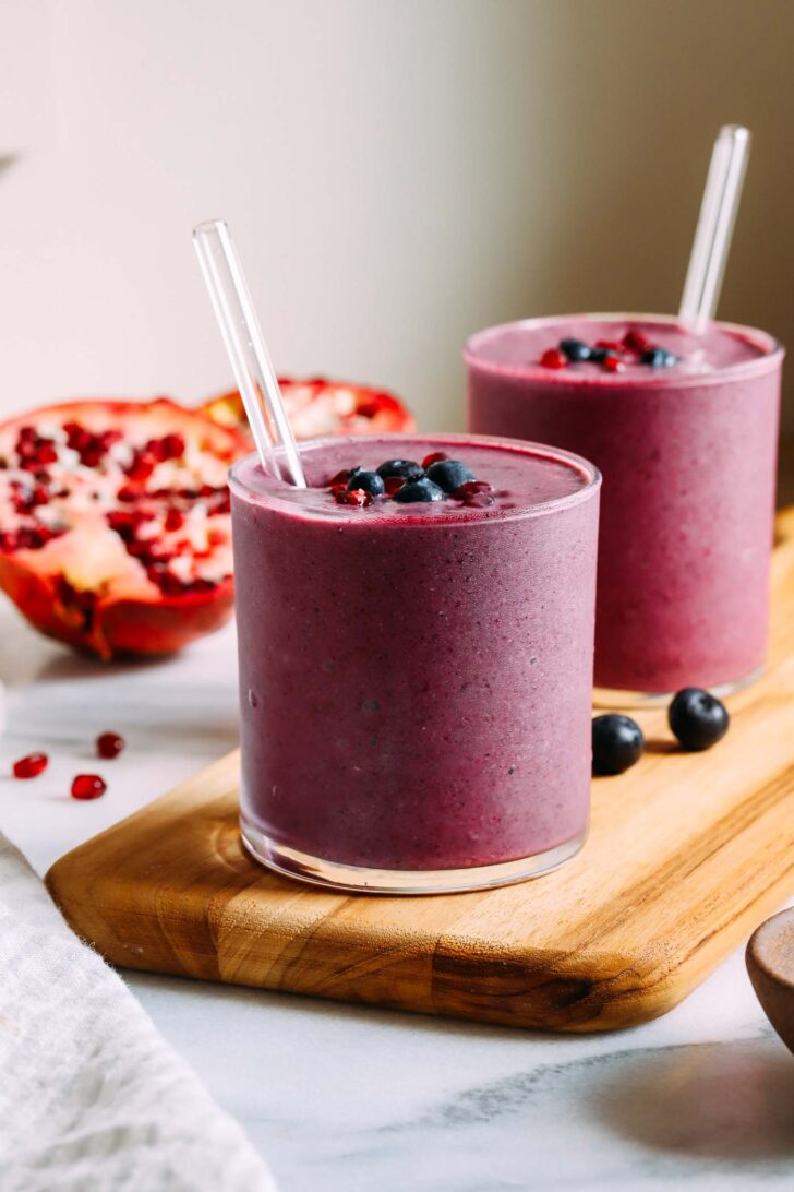 Super Berry Pomegranate Smoothie- Made with just 5 ingredients, this smoothie is an antioxidant powerhouse. Each smoothie packs 10 grams of protein and 12 grams of fiber! (vegan, gluten-free)