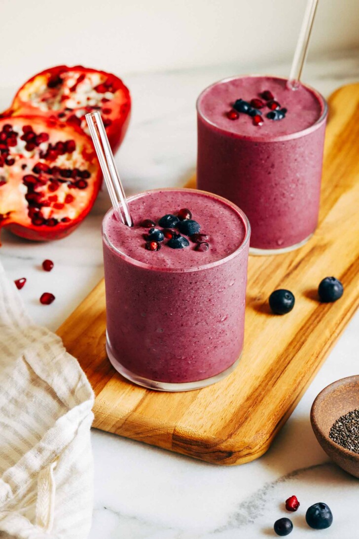 Super Berry Pomegranate Smoothie- Made with just 5 ingredients, this smoothie is an antioxidant powerhouse. Each smoothie packs 10 grams of protein and 12 grams of fiber! (vegan, gluten-free)